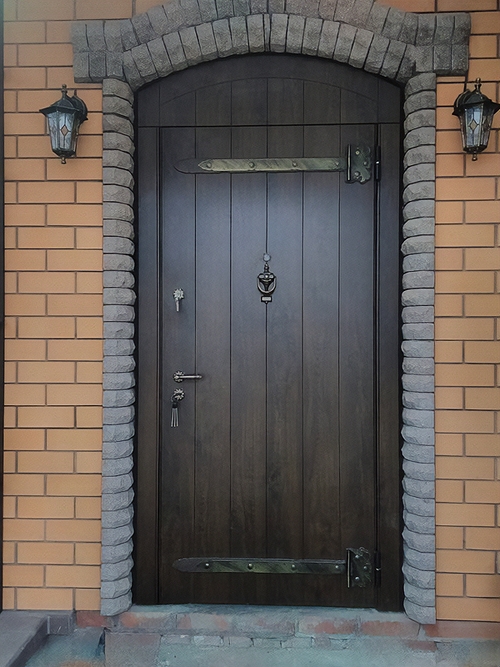Арочная дверь с ковкой