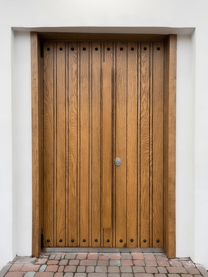 Дверь с МДФ и бугельной ручкой