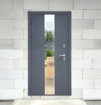 Дверь с остеклением