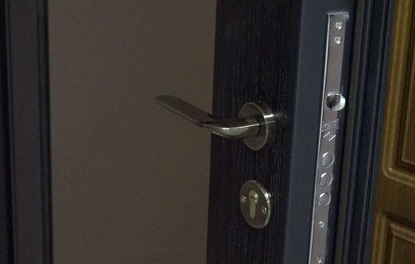 Ручка и замок Ручка и замок